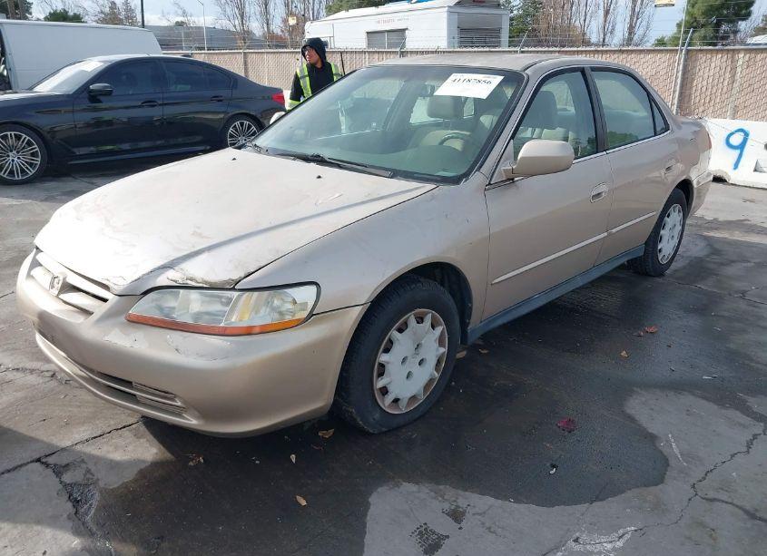 Photo 2 of 2002 Honda Accord 2.3 LX (VIN 3HGCG66552G704516)