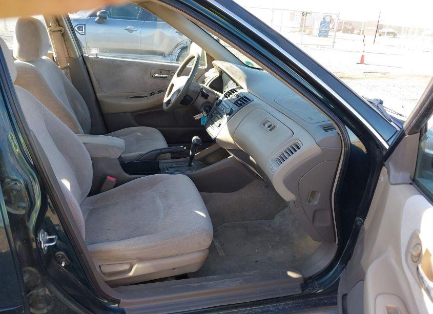 Photo 5 of 2001 Honda Accord 2.3 LX (VIN 3HGCG66561G700487)