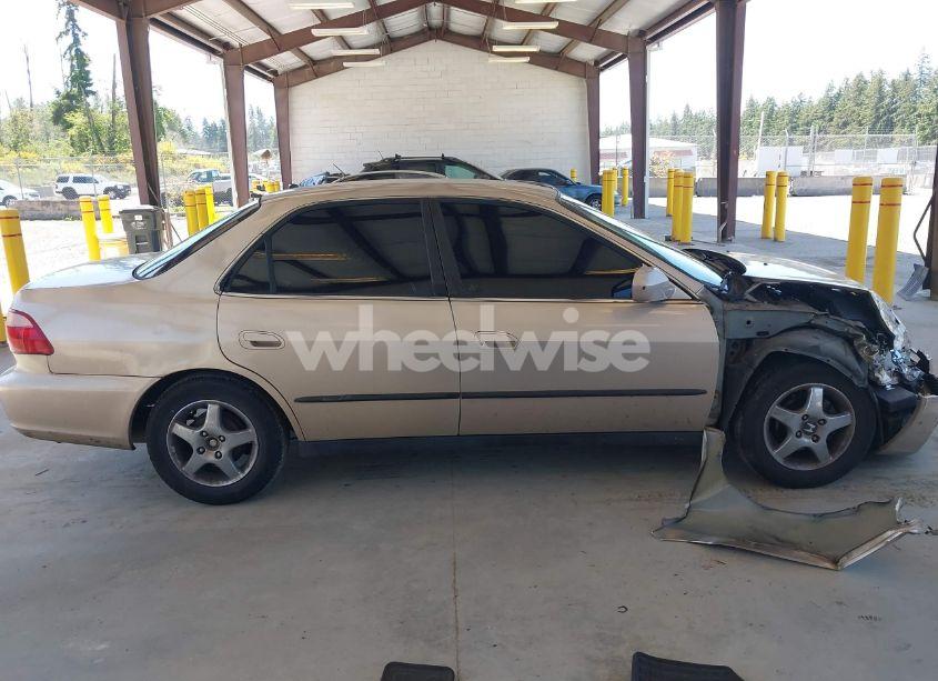 Photo 13 of 2000 Honda Accord 2.3 LX (VIN 3HGCG6656YG703724)