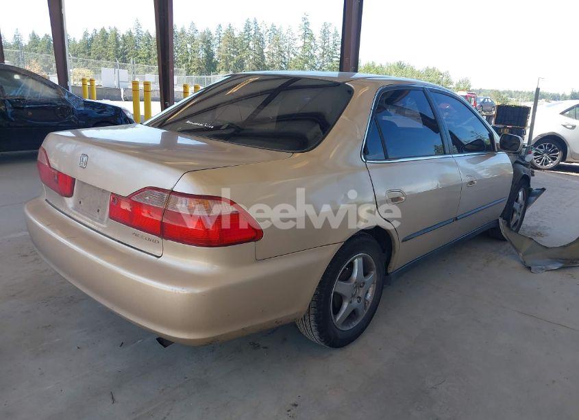 Photo 4 of 2000 Honda Accord 2.3 LX (VIN 3HGCG6656YG703724)