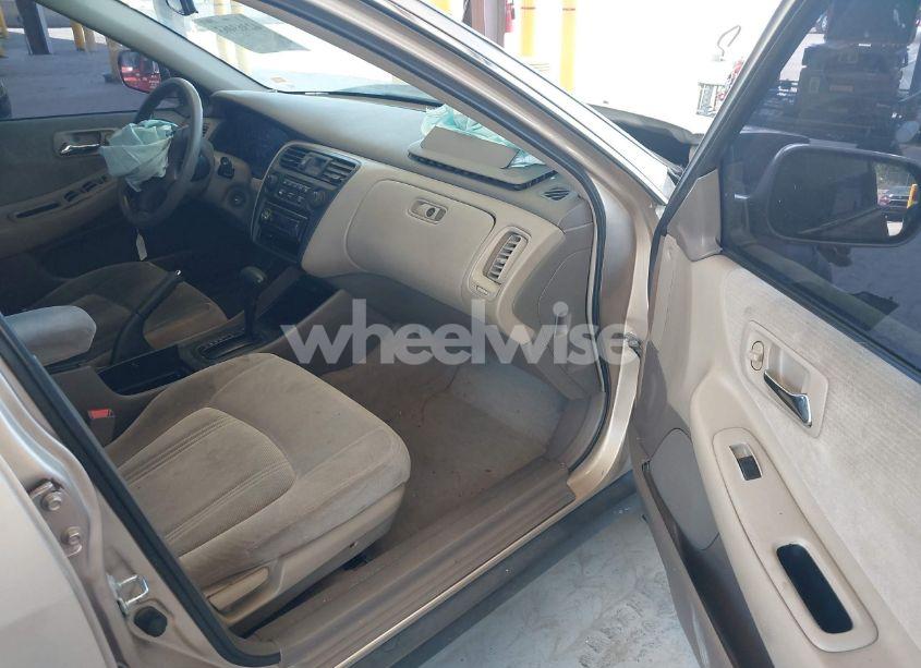 Photo 5 of 2000 Honda Accord 2.3 LX (VIN 3HGCG6656YG703724)