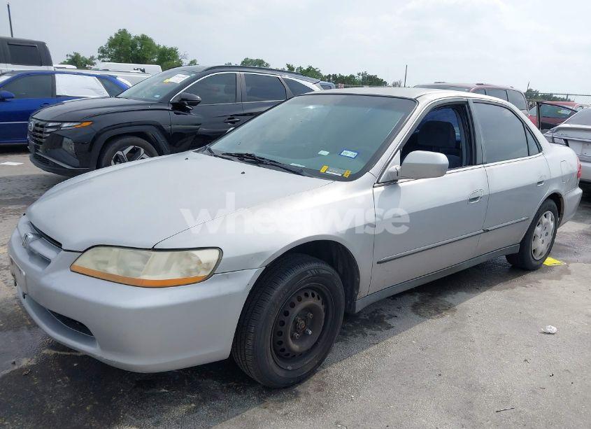 Photo 2 of 2000 Honda Accord 2.3 LX (VIN 3HGCG6657YG704932)