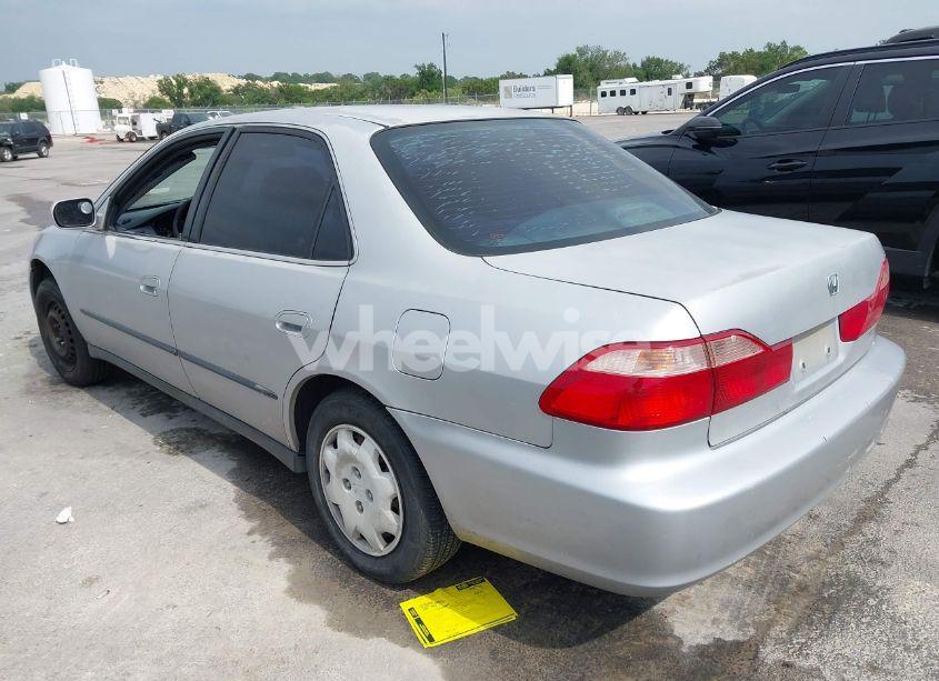 Photo 3 of 2000 Honda Accord 2.3 LX (VIN 3HGCG6657YG704932)