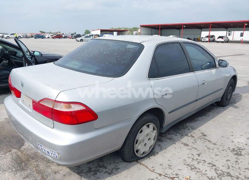 Photo 4 of 2000 Honda Accord 2.3 LX (VIN 3HGCG6657YG704932)