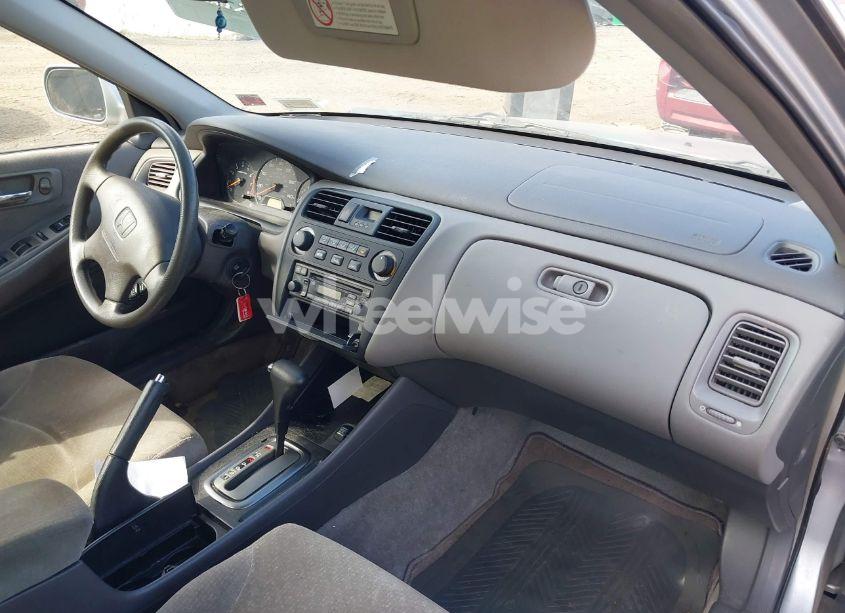 Photo 5 of 2002 Honda Accord 2.3 LX (VIN 3HGCG66592G707368)