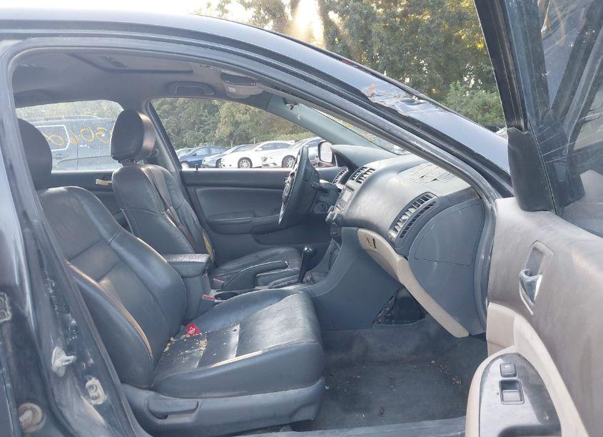 Photo 5 of 2003 Honda Accord 2.4 LX (VIN 3HGCM56333G702797)