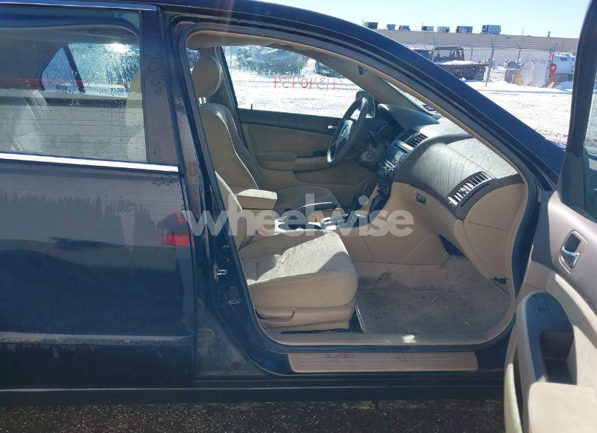 Photo 5 of 2004 Honda Accord 2.4 LX (VIN 3HGCM56354G703807)