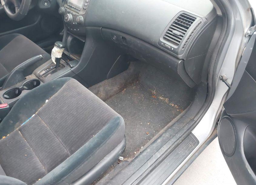 Photo 5 of 2003 Honda Accord 2.4 LX (VIN 3HGCM56373G707906)