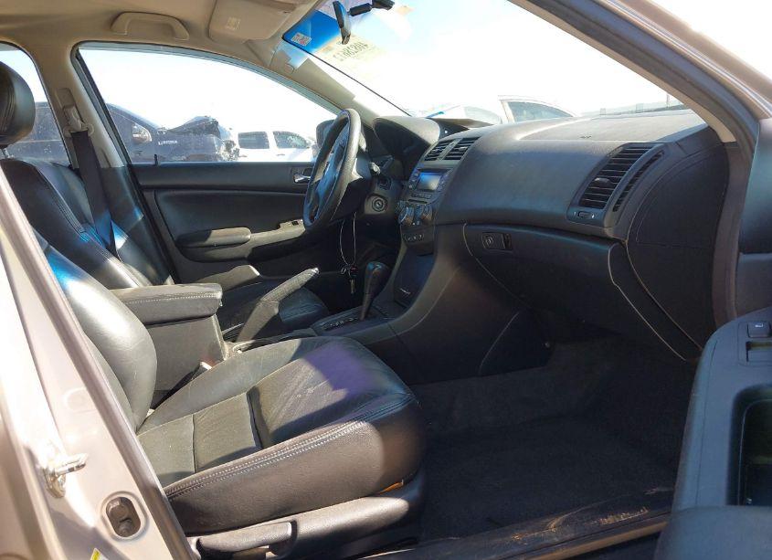 Photo 5 of 2005 Honda Accord 2.4 LX (VIN 3HGCM56425G707727)