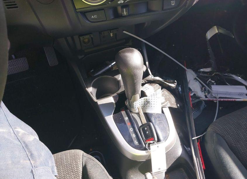 Photo 11 of 2015 Honda Fit LX (VIN 3HGGK5H54FM773972)