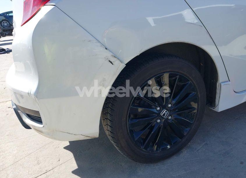 Photo 17 of 2018 Honda Fit SPORT (VIN 3HGGK5H62JM732645)