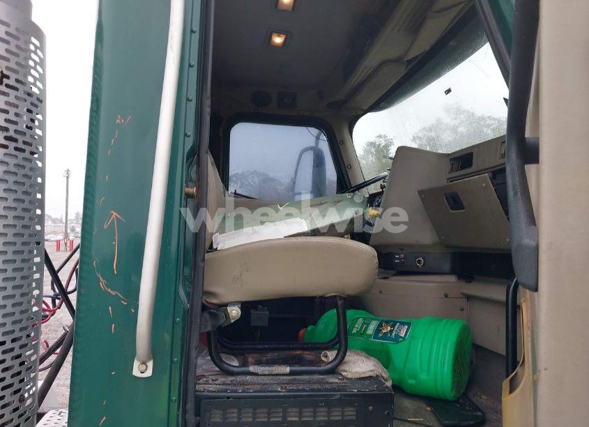 Photo 5 of 2005 International 9200 9200I (VIN 3HSCESBR75N175616)