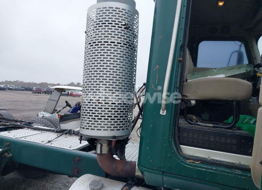 Photo 7 of 2005 International 9200 9200I (VIN 3HSCESBR75N175616)