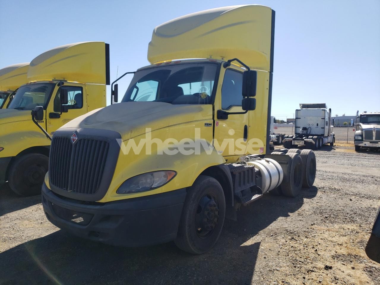 Photo 2 of 2018 INTERNATIONAL RH613 SEMI TRUCK (VIN 3HSDWTZR6JN347173)