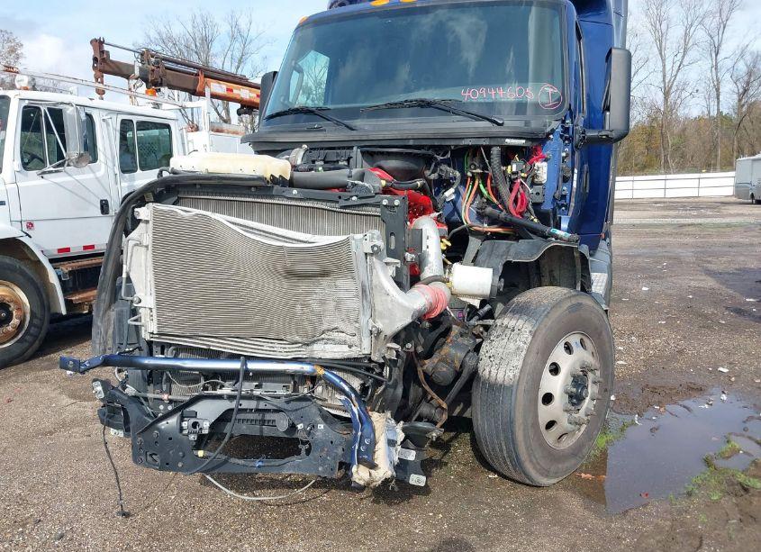 Photo 14 of 2024 International Lt (VIN 3HSDZAPR0RN356686)