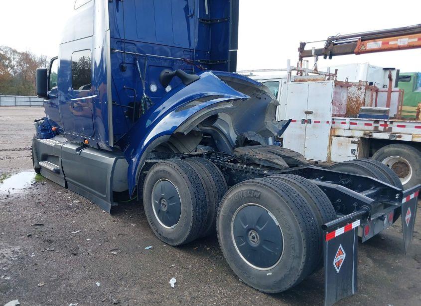 Photo 3 of 2024 International Lt (VIN 3HSDZAPR0RN356686)