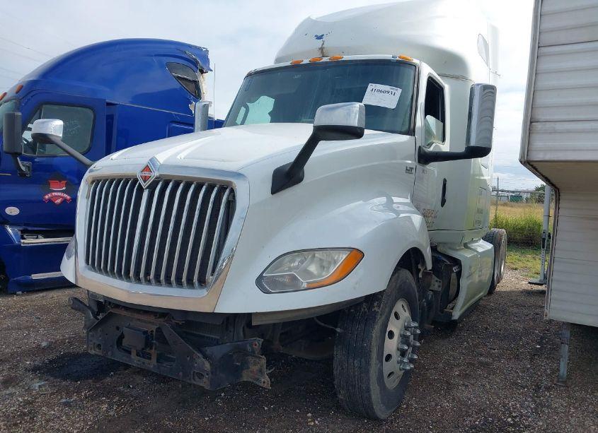 Photo 2 of 2019 International Lt (VIN 3HSDZAPR1KN568258)