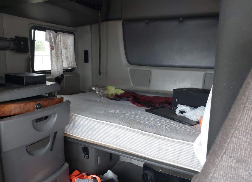 Photo 6 of 2019 International Lt (VIN 3HSDZAPR1KN568258)