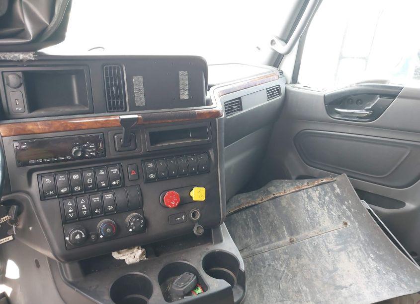 Photo 7 of 2019 International Lt (VIN 3HSDZAPR1KN568258)