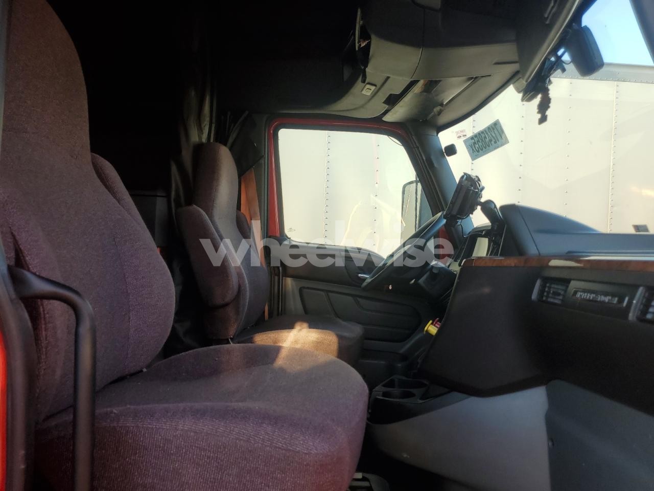 Photo 5 of 2020 INTERNATIONAL LT625 SEMI TRUCK (VIN 3HSDZAPR1LN869307)