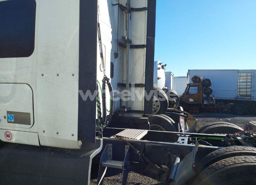 Photo 15 of 2024 International Lt (VIN 3HSDZAPR1RN551292)