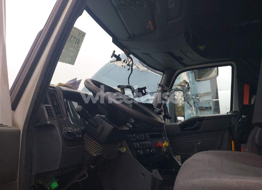 Photo 6 of 2024 International Lt (VIN 3HSDZAPR1RN551292)