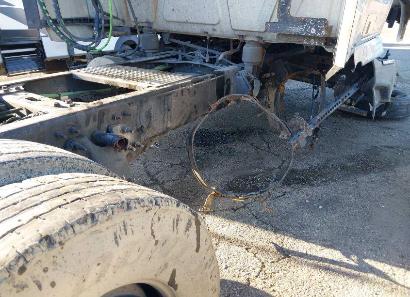 Photo 16 of 2018 International Lt (VIN 3HSDZAPR3JN249376)