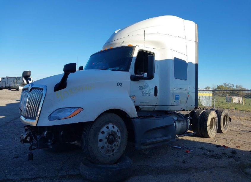 Photo 2 of 2018 International Lt (VIN 3HSDZAPR3JN249376)