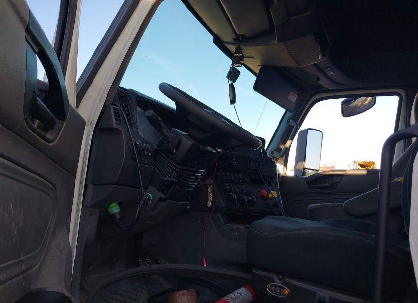 Photo 5 of 2018 International Lt (VIN 3HSDZAPR3JN249376)