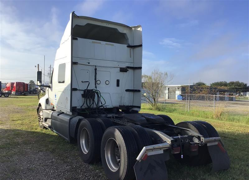 Photo 3 of 2018 International Lt (VIN 3HSDZAPR3JN346772)