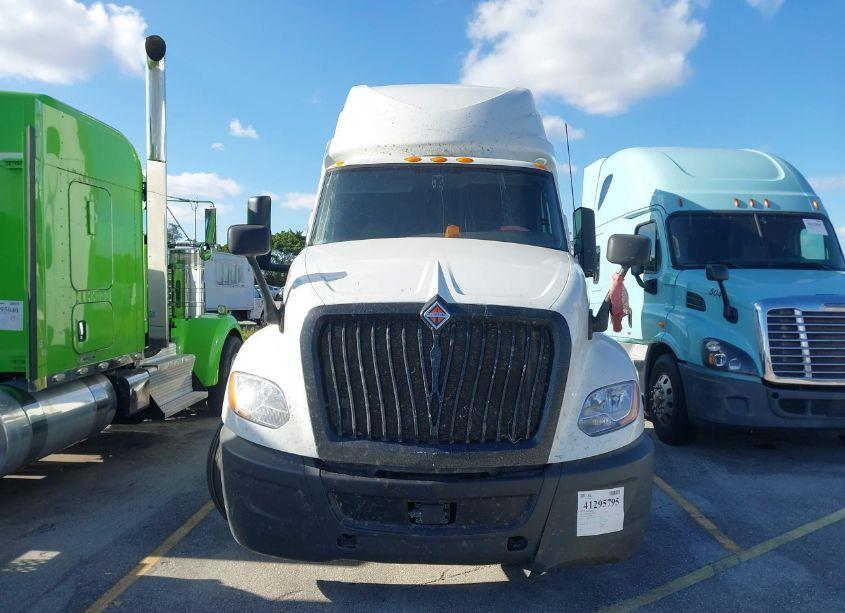 Photo 13 of 2019 International Lt (VIN 3HSDZAPR3KN091719)