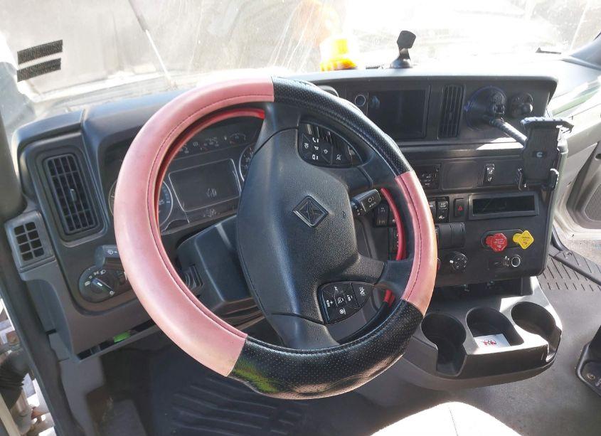 Photo 6 of 2019 International Lt (VIN 3HSDZAPR3KN091719)