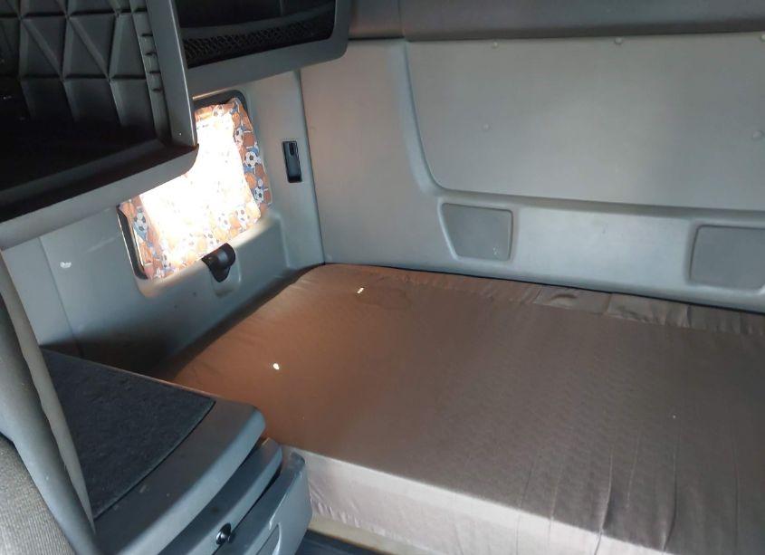 Photo 7 of 2019 International Lt (VIN 3HSDZAPR3KN091719)