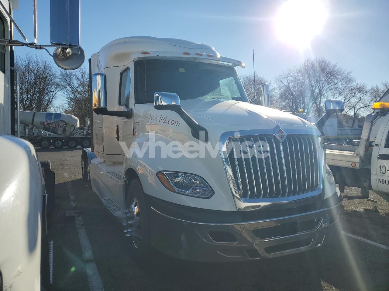 2018 INTERNATIONAL LT625 SEMI TRUCK (VIN 3HSDZAPR4JN541974) main photo