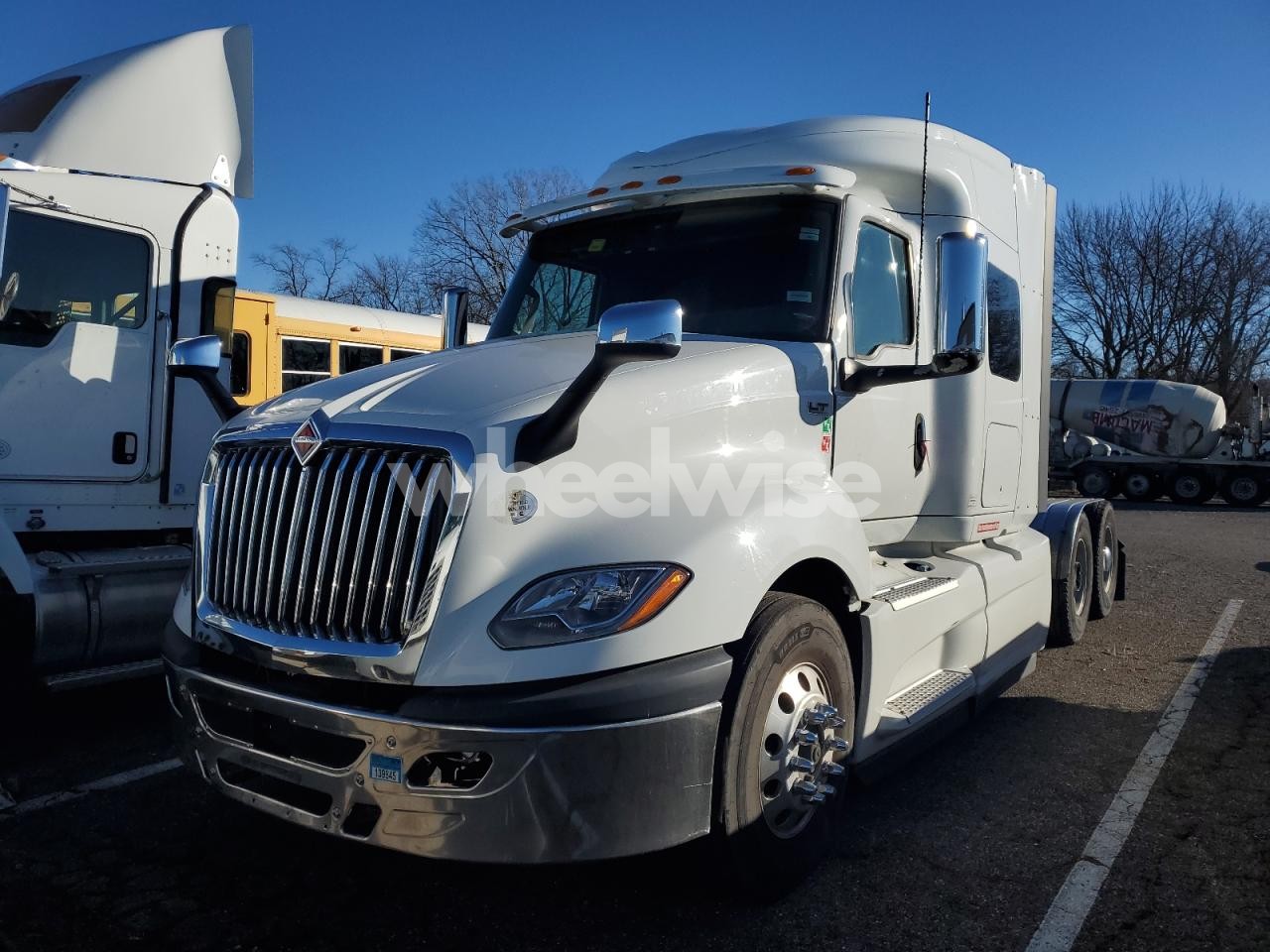 Photo 2 of 2018 INTERNATIONAL LT625 SEMI TRUCK (VIN 3HSDZAPR4JN541974)