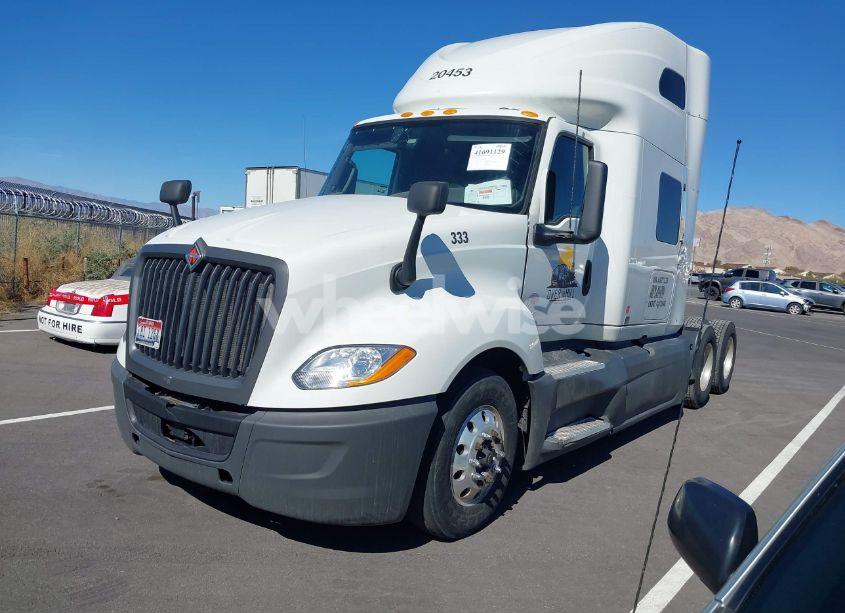 Photo 2 of 2020 International Lt (VIN 3HSDZAPR4LN821333)