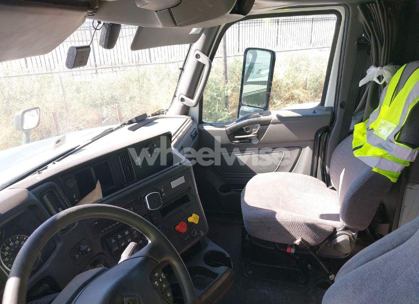 Photo 6 of 2020 International Lt (VIN 3HSDZAPR4LN821333)