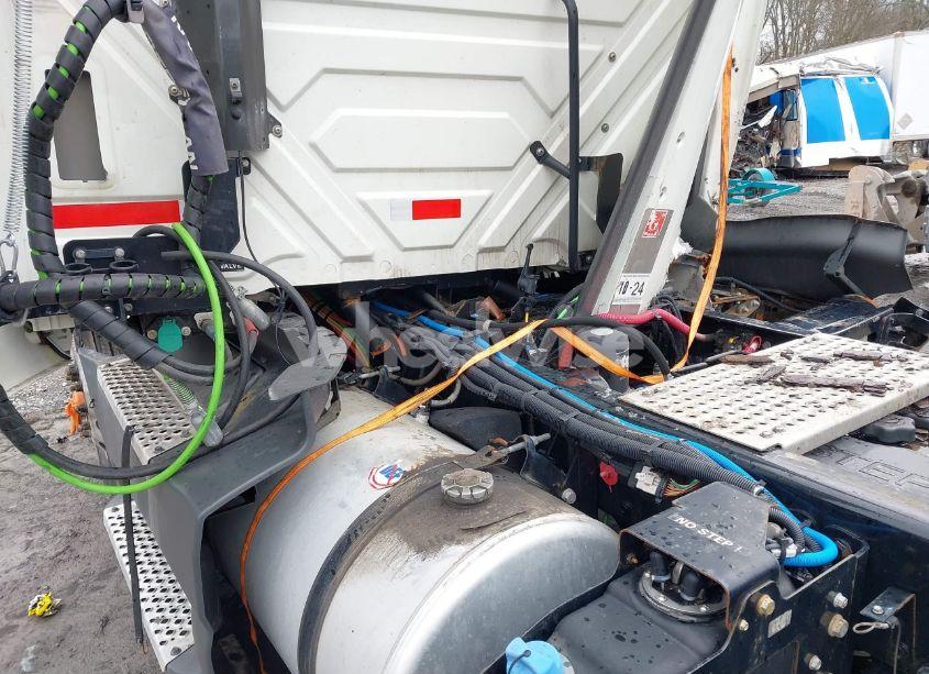 Photo 12 of 2023 International Lt (VIN 3HSDZAPR5PN078509)