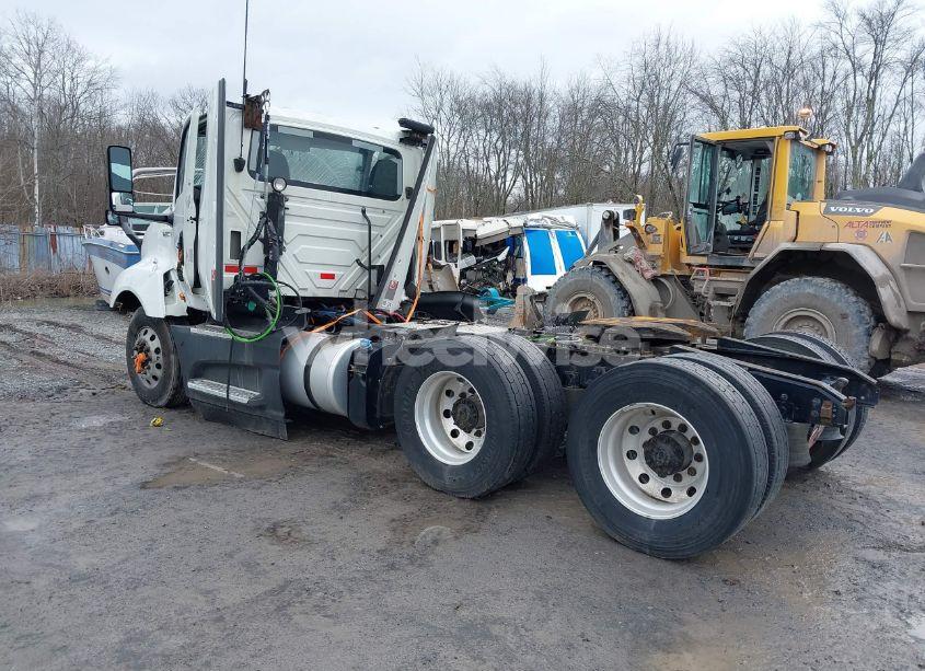 Photo 3 of 2023 International Lt (VIN 3HSDZAPR5PN078509)