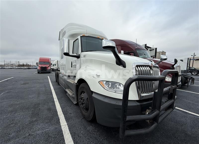 2018 International Lt (VIN 3HSDZAPR7JN434272) main photo