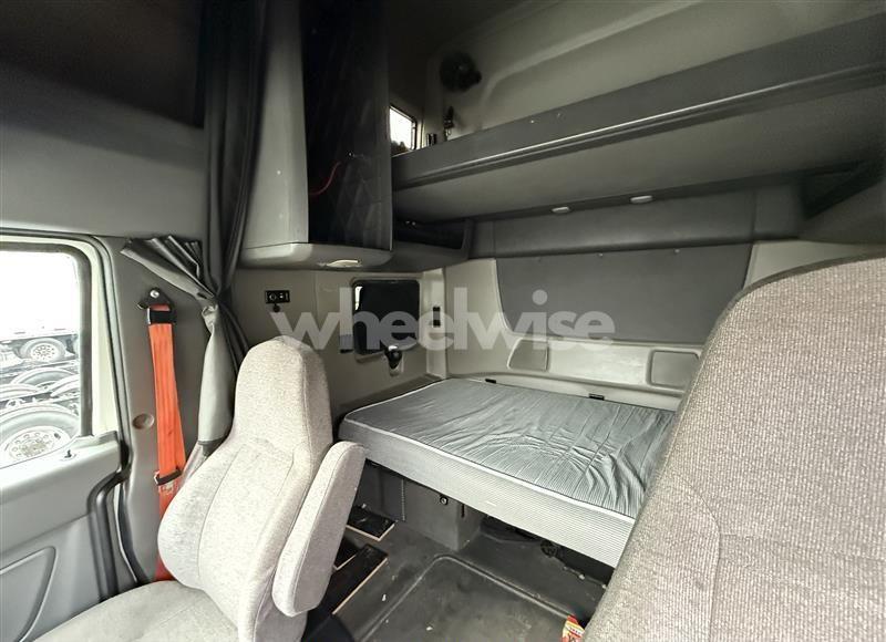 Photo 7 of 2018 International Lt (VIN 3HSDZAPR7JN434272)