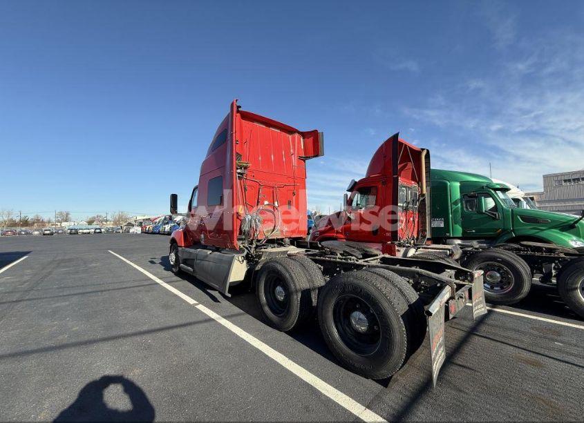 Photo 3 of 2018 International Lt (VIN 3HSDZAPR8JN530850)