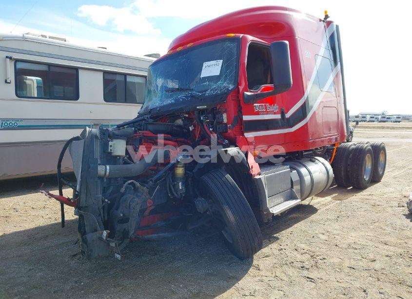 Photo 2 of 2020 International Lt (VIN 3HSDZAPR8LN800226)