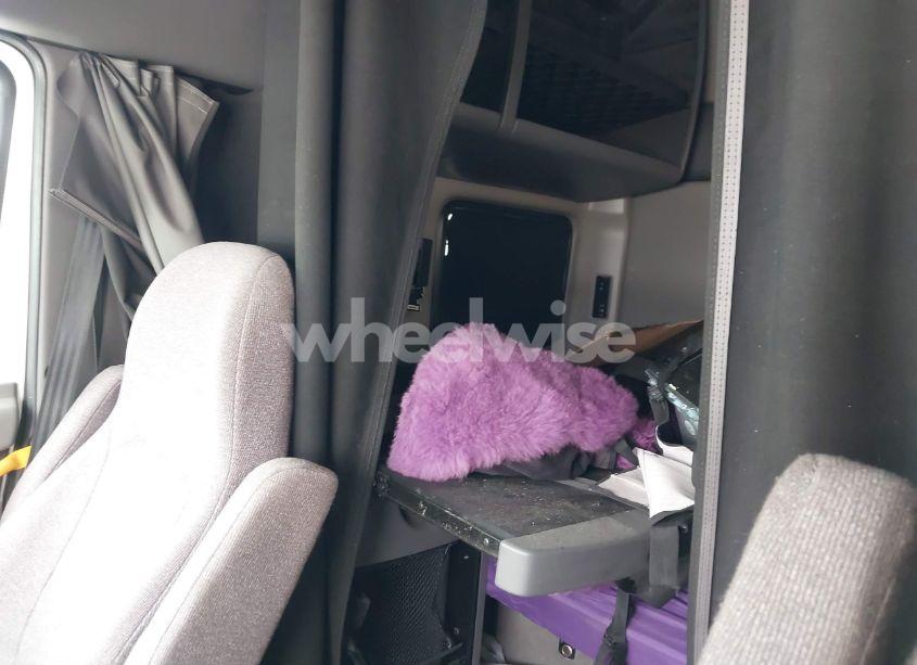 Photo 6 of 2024 International Lt (VIN 3HSDZAPR9RN585318)