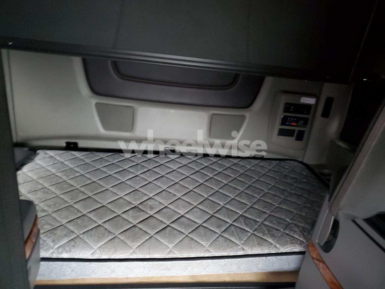 Photo 5 of 2020 INTERNATIONAL LT625 SEMI TRUCK (VIN 3HSDZAPRXLN869189)