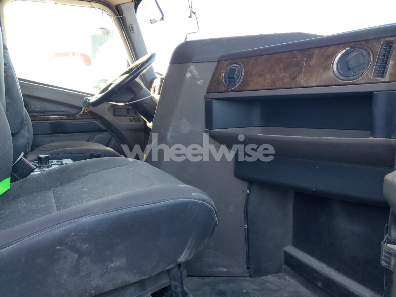 Photo 5 of 2019 INTERNATIONAL HX620 DUMP TRUCK (VIN 3HTDTAPT8KN080434)