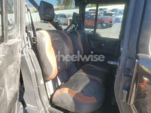 Photo 2 of 2024 CAN-AM DEFENDER MAX LIMITED CAB HD10 N/A (VIN 3JBUUAX4XRK002772)