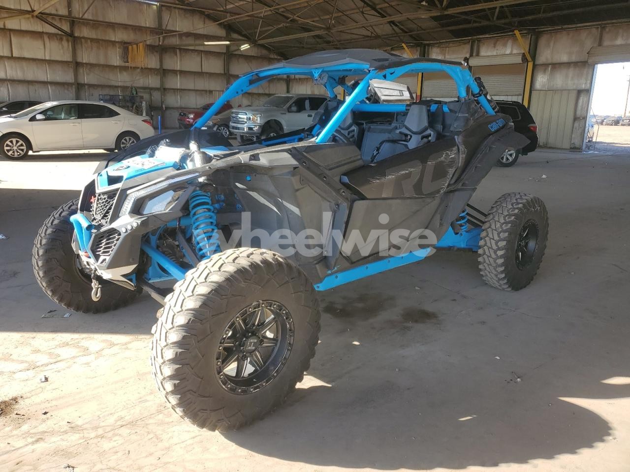 Photo 2 of 2018 CAN MAVERIC X3 (VIN 3JBVVAW48JK000137)