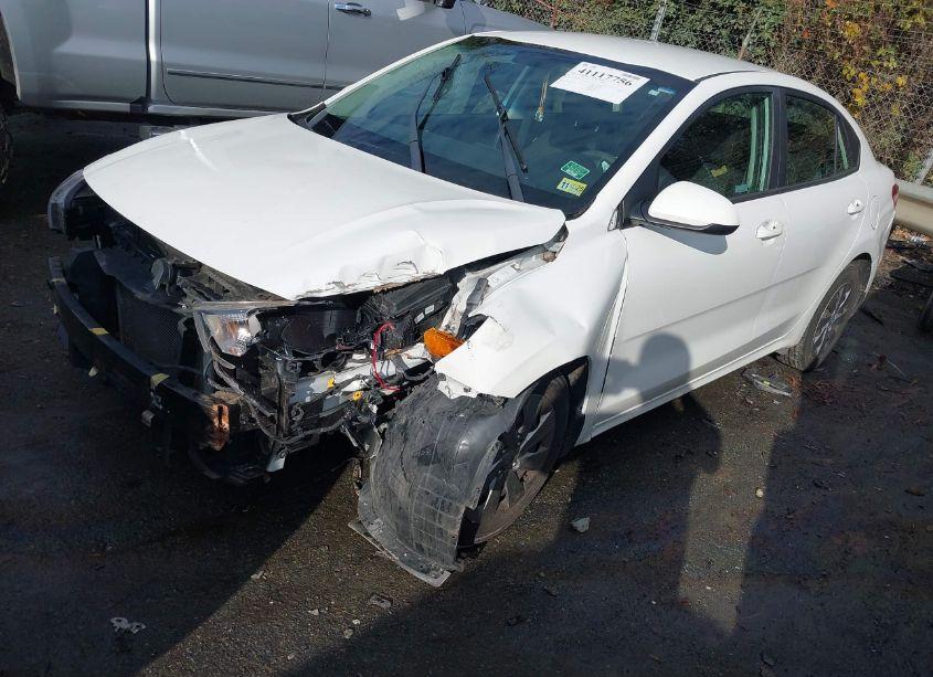 Photo 2 of 2019 Kia Rio S (VIN 3KPA24AB0KE182332)