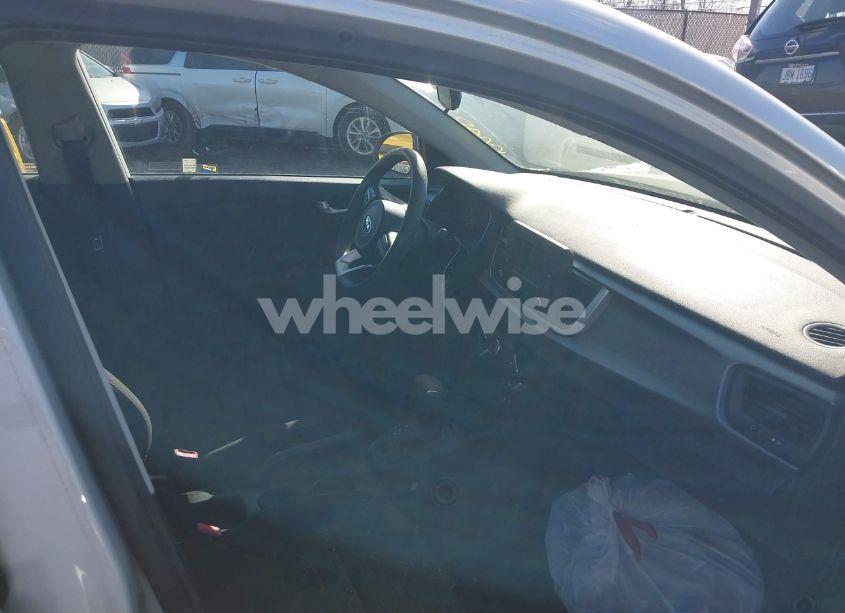 Photo 5 of 2019 Kia Rio LX (VIN 3KPA24AB3KE218904)